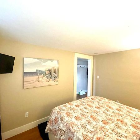 Seablue Cottage - Downstairs; 2 Blocks To The Beach ガルベストン エクステリア 写真
